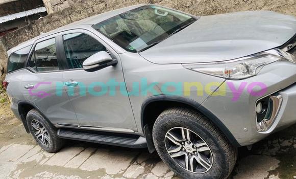 Acheter Occasion Voiture Toyota Fortuner Blanc à Kinshasa, Kinshasa Acheter Occasion Voiture Toyota Fortuner Blanc à Kinshasa, Kinshasa