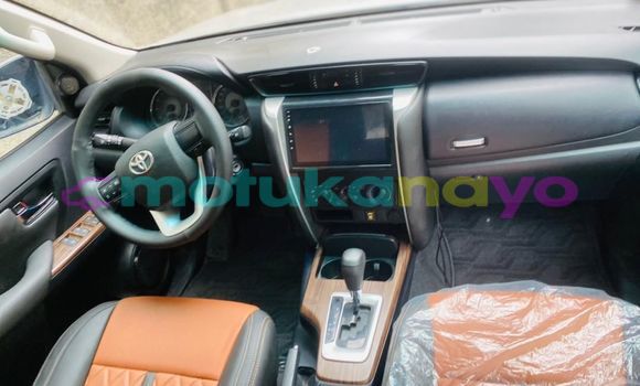 Acheter Occasion Voiture Toyota Fortuner Blanc à Kinshasa, Kinshasa Acheter Occasion Voiture Toyota Fortuner Blanc à Kinshasa, Kinshasa