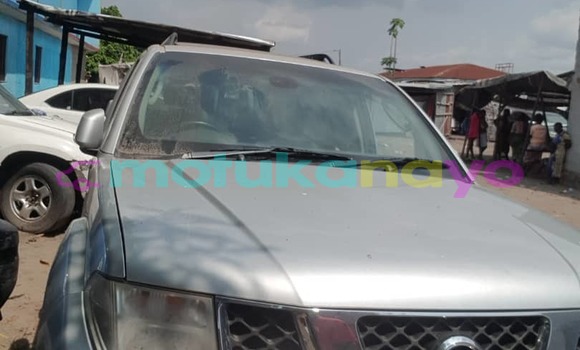 Buy Used Nissan Pathfinder White Car in Kinshasa in Kinshasa