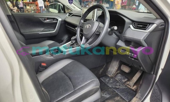Acheter Neuf Voiture Toyota RAV4 Blanc à Kinshasa, Kinshasa Acheter Neuf Voiture Toyota RAV4 Blanc à Kinshasa, Kinshasa