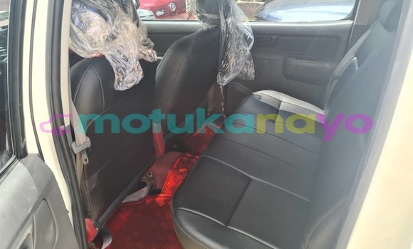 Acheter Occasion Voiture Toyota Hilux Blanc à Kinshasa, Kinshasa Acheter Occasion Voiture Toyota Hilux Blanc à Kinshasa, Kinshasa