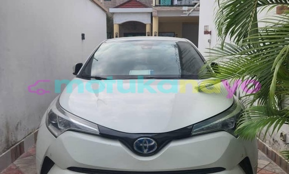 Acheter Occasion Voiture Toyota C-HR Blanc à Kinshasa, Kinshasa Acheter Occasion Voiture Toyota C-HR Blanc à Kinshasa, Kinshasa
