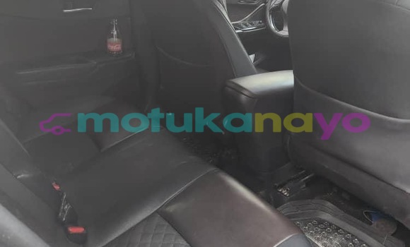 Acheter Occasion Voiture Toyota C-HR Blanc à Kinshasa, Kinshasa Acheter Occasion Voiture Toyota C-HR Blanc à Kinshasa, Kinshasa