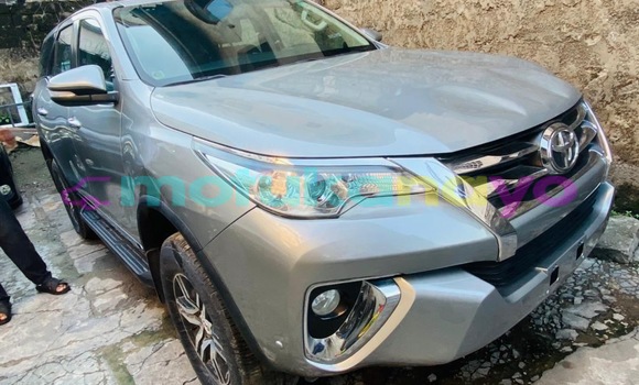 Acheter Neuf Voiture Toyota Fortuner Gris à Kinshasa, Kinshasa Acheter Neuf Voiture Toyota Fortuner Gris à Kinshasa, Kinshasa