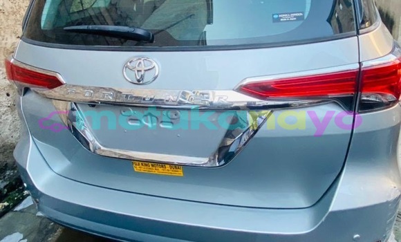Acheter Neuf Voiture Toyota Fortuner Gris à Kinshasa, Kinshasa Acheter Neuf Voiture Toyota Fortuner Gris à Kinshasa, Kinshasa