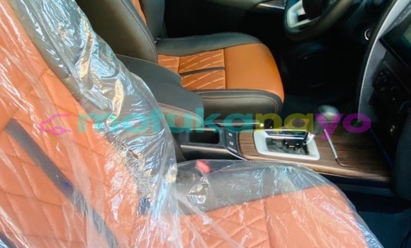 Acheter Neuf Voiture Toyota Fortuner Gris à Kinshasa, Kinshasa Acheter Neuf Voiture Toyota Fortuner Gris à Kinshasa, Kinshasa