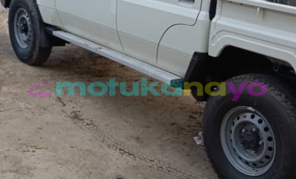 Acheter Neuf Voiture Toyota Land Cruiser Blanc à Kinshasa, Kinshasa Acheter Neuf Voiture Toyota Land Cruiser Blanc à Kinshasa, Kinshasa