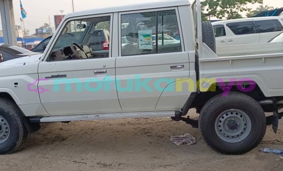 Acheter Neuf Voiture Toyota Land Cruiser Blanc à Kinshasa, Kinshasa Acheter Neuf Voiture Toyota Land Cruiser Blanc à Kinshasa, Kinshasa