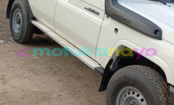 Acheter Neuf Voiture Toyota Land Cruiser Blanc à Kinshasa, Kinshasa Acheter Neuf Voiture Toyota Land Cruiser Blanc à Kinshasa, Kinshasa