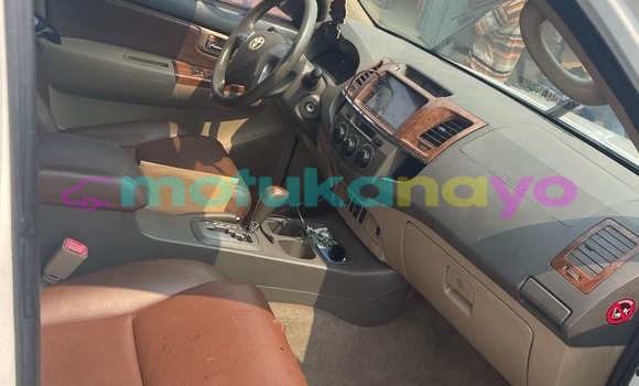 Acheter Occasion Voiture Toyota Fortuner Blanc à Kinshasa, Kinshasa Acheter Occasion Voiture Toyota Fortuner Blanc à Kinshasa, Kinshasa