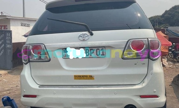 Acheter Occasion Voiture Toyota Fortuner Blanc à Kinshasa, Kinshasa Acheter Occasion Voiture Toyota Fortuner Blanc à Kinshasa, Kinshasa