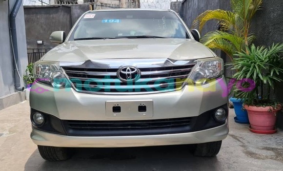 Acheter Neuf Voiture Toyota Fortuner Gris à Kinshasa, Kinshasa Acheter Neuf Voiture Toyota Fortuner Gris à Kinshasa, Kinshasa