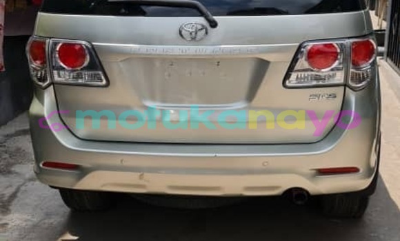 Acheter Neuf Voiture Toyota Fortuner Gris à Kinshasa, Kinshasa Acheter Neuf Voiture Toyota Fortuner Gris à Kinshasa, Kinshasa