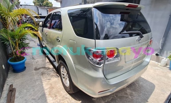 Acheter Neuf Voiture Toyota Fortuner Gris à Kinshasa, Kinshasa Acheter Neuf Voiture Toyota Fortuner Gris à Kinshasa, Kinshasa