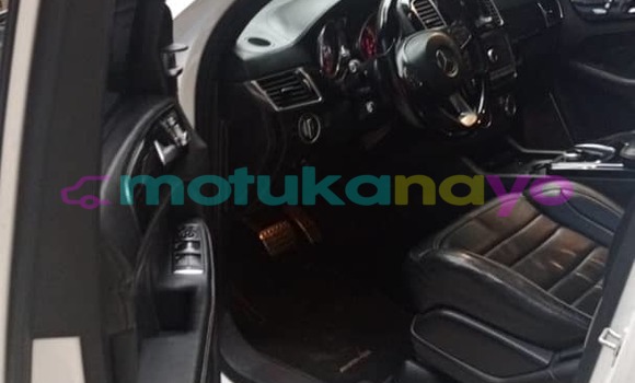 Acheter Occasion Voiture Mercedes Viano Blanc à Kinshasa, Kinshasa Acheter Occasion Voiture Mercedes Viano Blanc à Kinshasa, Kinshasa