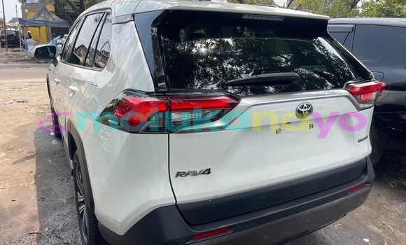 Acheter Neuf Voiture Toyota RAV4 Blanc à Kinshasa, Kinshasa Acheter Neuf Voiture Toyota RAV4 Blanc à Kinshasa, Kinshasa