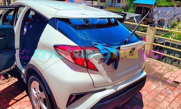 Acheter Neuf Voiture Toyota C-HR Blanc à Kinshasa, Kinshasa Acheter Neuf Voiture Toyota C-HR Blanc à Kinshasa, Kinshasa