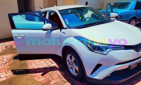 Acheter Neuf Voiture Toyota C-HR Blanc à Kinshasa, Kinshasa Acheter Neuf Voiture Toyota C-HR Blanc à Kinshasa, Kinshasa
