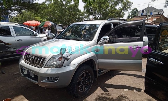 Acheter Neuf Voiture Toyota Land Cruiser Prado Gris à Kinshasa, Kinshasa Acheter Neuf Voiture Toyota Land Cruiser Prado Gris à Kinshasa, Kinshasa