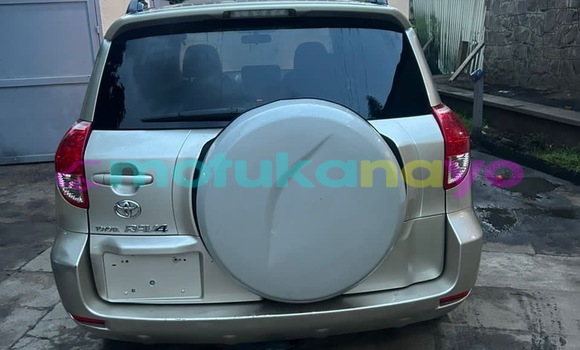 Acheter Neuf Voiture Toyota RAV4 Beige à Kinshasa, Kinshasa Acheter Neuf Voiture Toyota RAV4 Beige à Kinshasa, Kinshasa