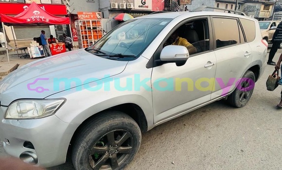 Buy Used Toyota Vanguard Silver Car in Kinshasa in Kinshasa Buy Used Toyota Vanguard Silver Car in Kinshasa in Kinshasa