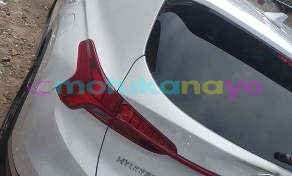 Acheter Neuf Voiture Hyundai Santa Fe Blanc à Kinshasa, Kinshasa Acheter Neuf Voiture Hyundai Santa Fe Blanc à Kinshasa, Kinshasa
