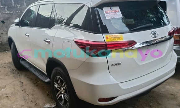 Acheter Neuf Voiture Toyota Fortuner Blanc à Kinshasa, Kinshasa Acheter Neuf Voiture Toyota Fortuner Blanc à Kinshasa, Kinshasa