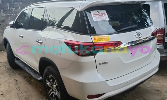 Acheter Neuf Voiture Toyota Fortuner Blanc à Kinshasa, Kinshasa Acheter Neuf Voiture Toyota Fortuner Blanc à Kinshasa, Kinshasa