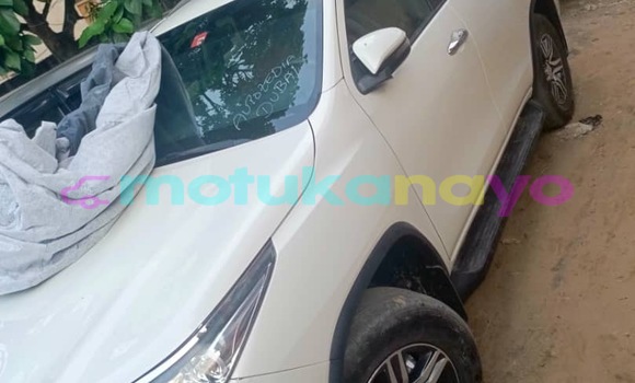 Acheter Neuf Voiture Toyota Fortuner Blanc à Kinshasa, Kinshasa Acheter Neuf Voiture Toyota Fortuner Blanc à Kinshasa, Kinshasa