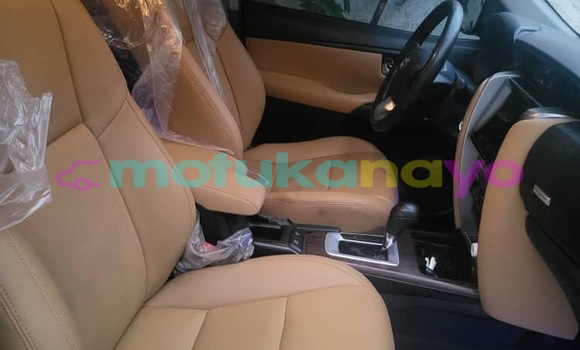 Acheter Neuf Voiture Toyota Fortuner Noir à Kinshasa, Kinshasa Acheter Neuf Voiture Toyota Fortuner Noir à Kinshasa, Kinshasa