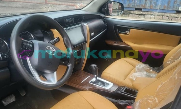 Acheter Neuf Voiture Toyota Fortuner Noir à Kinshasa, Kinshasa Acheter Neuf Voiture Toyota Fortuner Noir à Kinshasa, Kinshasa