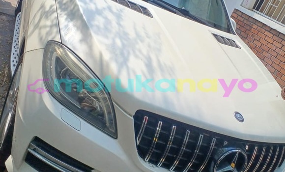 Acheter Occasion Voiture Mercedes-Benz E-klasse AMG Blanc à Kinshasa, Kinshasa Acheter Occasion Voiture Mercedes-Benz E-klasse AMG Blanc à Kinshasa, Kinshasa