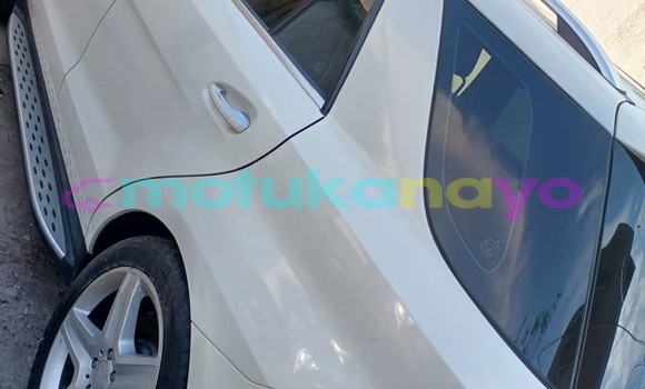 Acheter Occasion Voiture Mercedes-Benz E-klasse AMG Blanc à Kinshasa, Kinshasa Acheter Occasion Voiture Mercedes-Benz E-klasse AMG Blanc à Kinshasa, Kinshasa