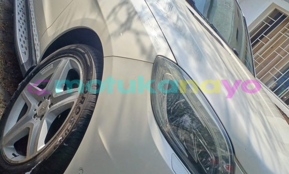 Acheter Occasion Voiture Mercedes-Benz E-klasse AMG Blanc à Kinshasa, Kinshasa Acheter Occasion Voiture Mercedes-Benz E-klasse AMG Blanc à Kinshasa, Kinshasa