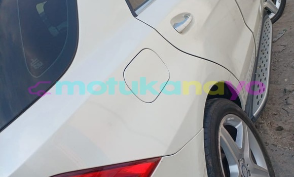 Acheter Occasion Voiture Mercedes-Benz E-klasse AMG Blanc à Kinshasa, Kinshasa Acheter Occasion Voiture Mercedes-Benz E-klasse AMG Blanc à Kinshasa, Kinshasa