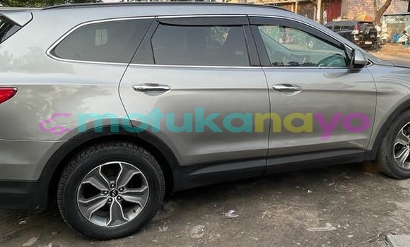 Acheter Occasion Voiture Hyundai Santa Fe Gris à Kinshasa, Kinshasa Acheter Occasion Voiture Hyundai Santa Fe Gris à Kinshasa, Kinshasa