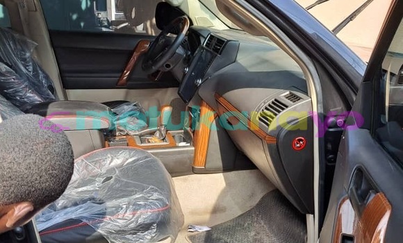 Acheter Neuf Voiture Toyota Prado Noir à Kinshasa, Kinshasa Acheter Neuf Voiture Toyota Prado Noir à Kinshasa, Kinshasa