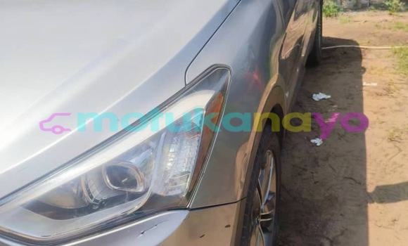 Acheter Occasion Voiture Hyundai Santa Fe Gris à Kinshasa, Kinshasa Acheter Occasion Voiture Hyundai Santa Fe Gris à Kinshasa, Kinshasa