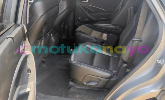 Acheter Occasion Voiture Hyundai Santa Fe Gris à Kinshasa, Kinshasa Acheter Occasion Voiture Hyundai Santa Fe Gris à Kinshasa, Kinshasa