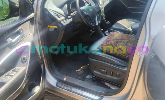 Acheter Occasion Voiture Hyundai Santa Fe Gris à Kinshasa, Kinshasa Acheter Occasion Voiture Hyundai Santa Fe Gris à Kinshasa, Kinshasa