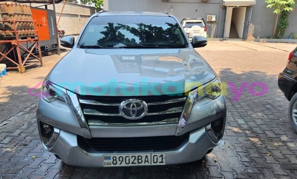 Acheter Occasion Voiture Toyota Fortuner Gris à Kinshasa, Kinshasa Acheter Occasion Voiture Toyota Fortuner Gris à Kinshasa, Kinshasa