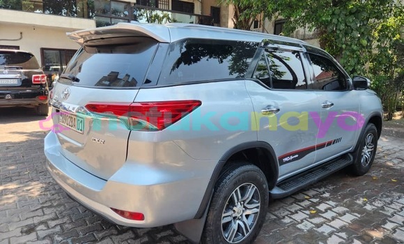Acheter Occasion Voiture Toyota Fortuner Gris à Kinshasa, Kinshasa Acheter Occasion Voiture Toyota Fortuner Gris à Kinshasa, Kinshasa