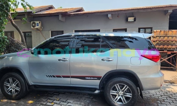 Acheter Occasion Voiture Toyota Fortuner Gris à Kinshasa, Kinshasa Acheter Occasion Voiture Toyota Fortuner Gris à Kinshasa, Kinshasa