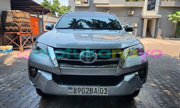 Acheter Occasion Voiture Toyota Fortuner Gris à Kinshasa, Kinshasa Acheter Occasion Voiture Toyota Fortuner Gris à Kinshasa, Kinshasa