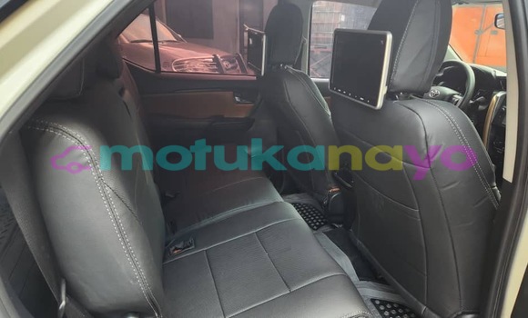 Acheter Occasion Voiture Toyota Fortuner Gris à Kinshasa, Kinshasa Acheter Occasion Voiture Toyota Fortuner Gris à Kinshasa, Kinshasa