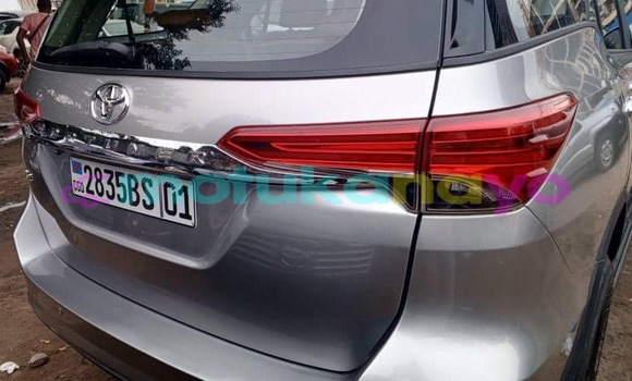 Acheter Neuf Voiture Toyota Fortuner Gris à Kinshasa, Kinshasa Acheter Neuf Voiture Toyota Fortuner Gris à Kinshasa, Kinshasa