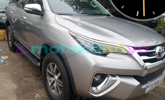Acheter Neuf Voiture Toyota Fortuner Gris à Kinshasa, Kinshasa Acheter Neuf Voiture Toyota Fortuner Gris à Kinshasa, Kinshasa