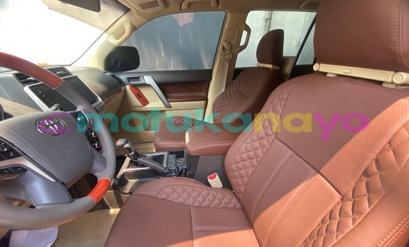 Acheter Neuf Voiture Toyota Land Cruiser Prado Beige à Kinshasa, Kinshasa Acheter Neuf Voiture Toyota Land Cruiser Prado Beige à Kinshasa, Kinshasa