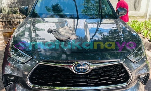 Buy Used Toyota Highlander Silver Car in Kinshasa in Kinshasa Buy Used Toyota Highlander Silver Car in Kinshasa in Kinshasa