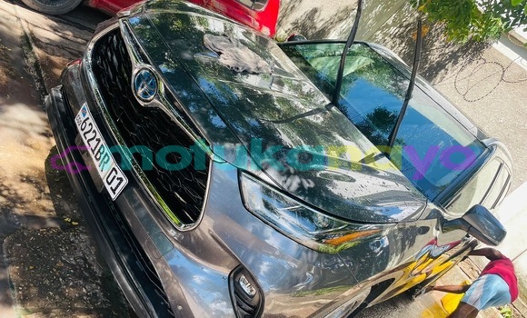 Buy Used Toyota Highlander Silver Car in Kinshasa in Kinshasa Buy Used Toyota Highlander Silver Car in Kinshasa in Kinshasa